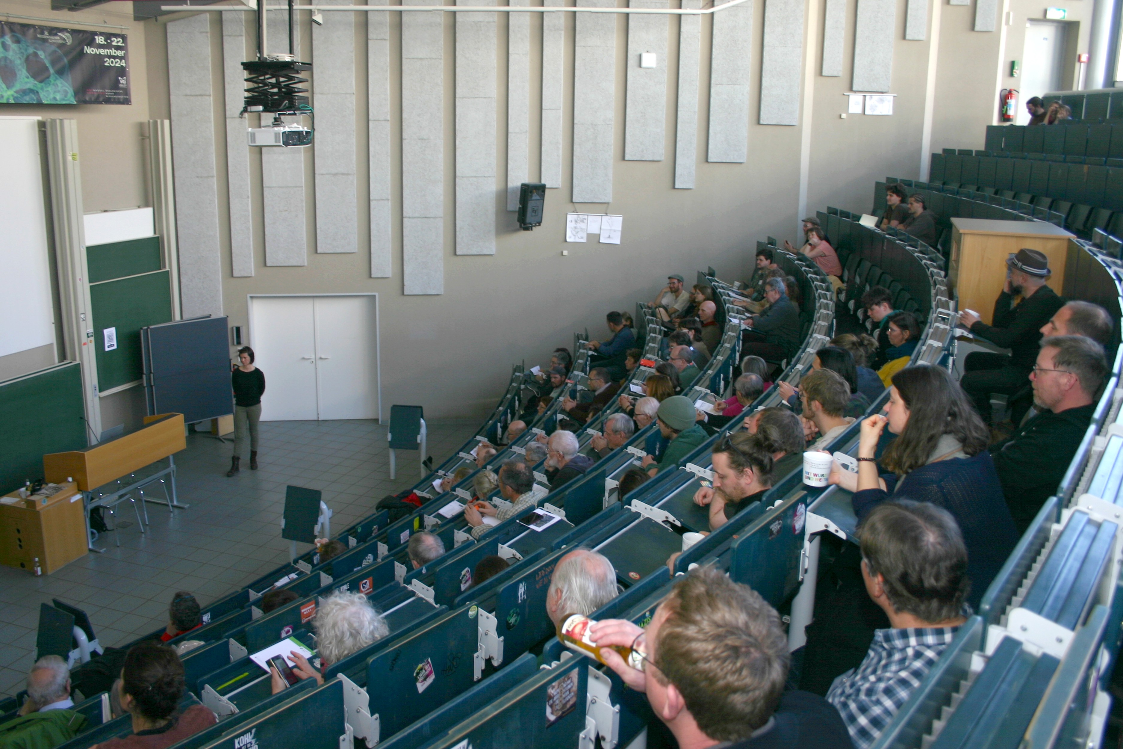 Das Frühjahrstreffen der Walnussbauern fand 2025 an der Uni Kassel statt. In Witzenhausen gab es ideale Vortragsbedingungen. Foto: TU Kassel/Thorsten Michaelis